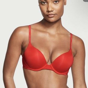 Victoria’s Secret bombshell push up t-shirt bra